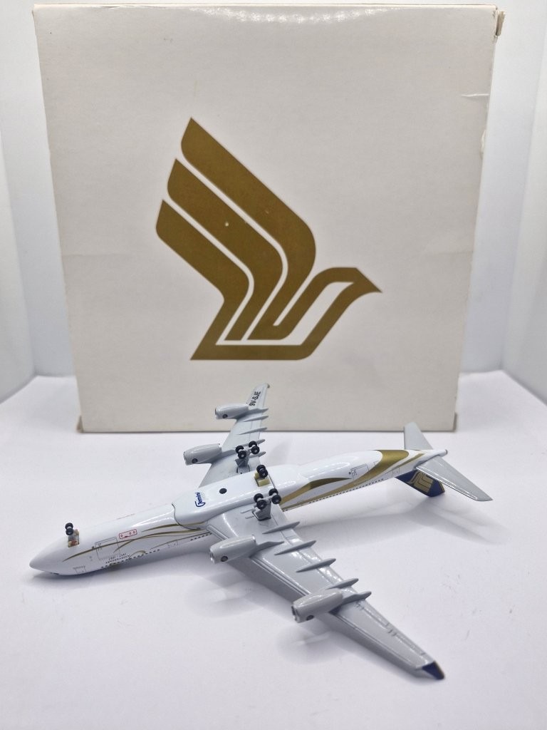 Gemini Jets 1:400 Singapore Airlines 9V-SJE Airbus A340-300 - Image 5