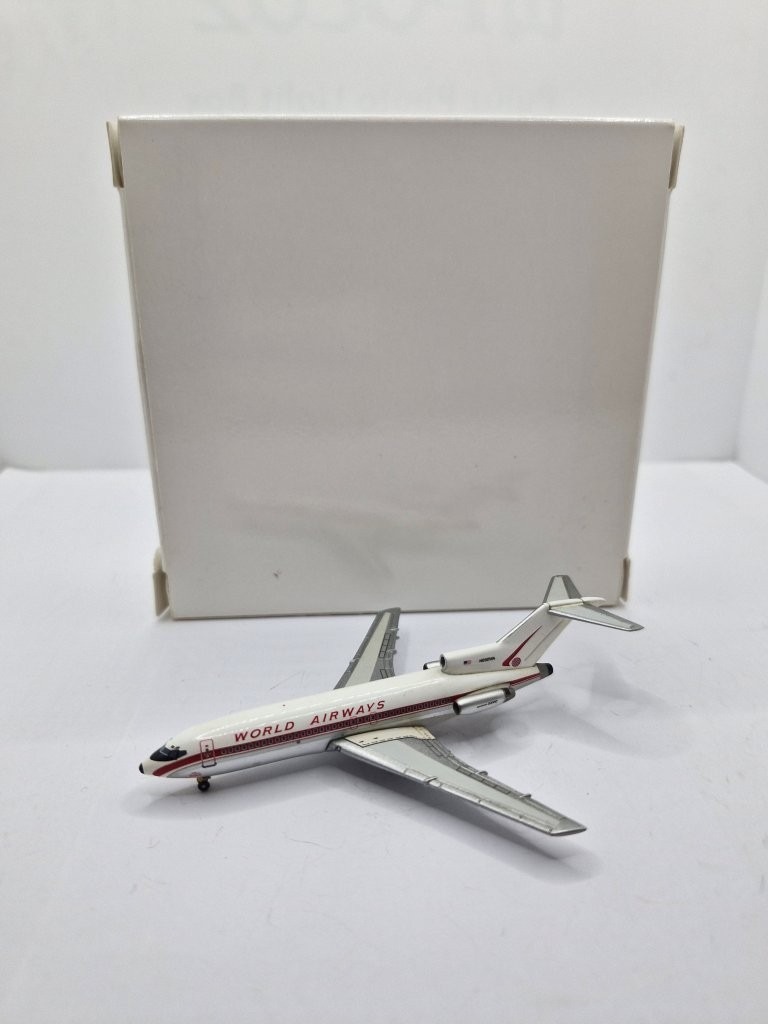 Aeroclassics 1:400 World Airways N692WA Boeing 727-100 - Image 3