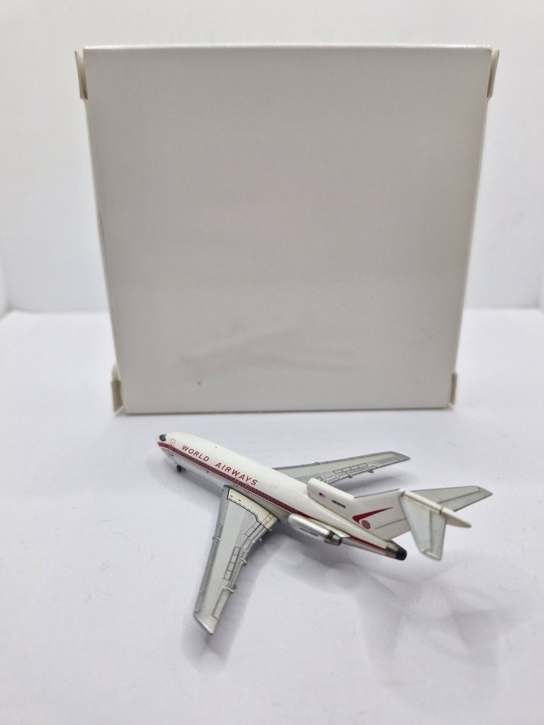 Aeroclassics 1:400 World Airways N692WA Boeing 727-100 - Image 4