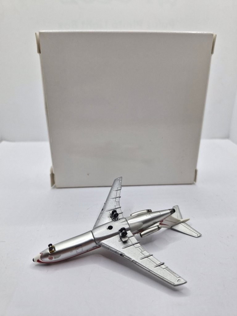 Aeroclassics 1:400 World Airways N692WA Boeing 727-100 - Image 5