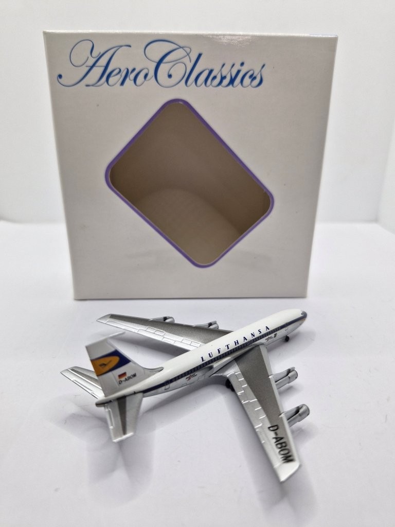 Aeroclassics 1:400 Lufthansa D-ABOM Boeing 720-100 - Image 2
