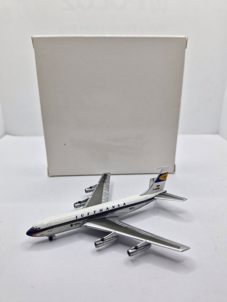 Aeroclassics 1:400 Lufthansa D-ABOM Boeing 720-100 - Image 3