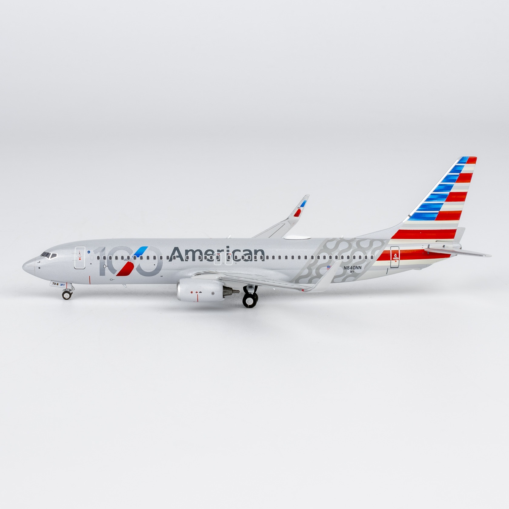 NG Models 1:400 American Airlines N840NN Boeing 737-800W - Image 2