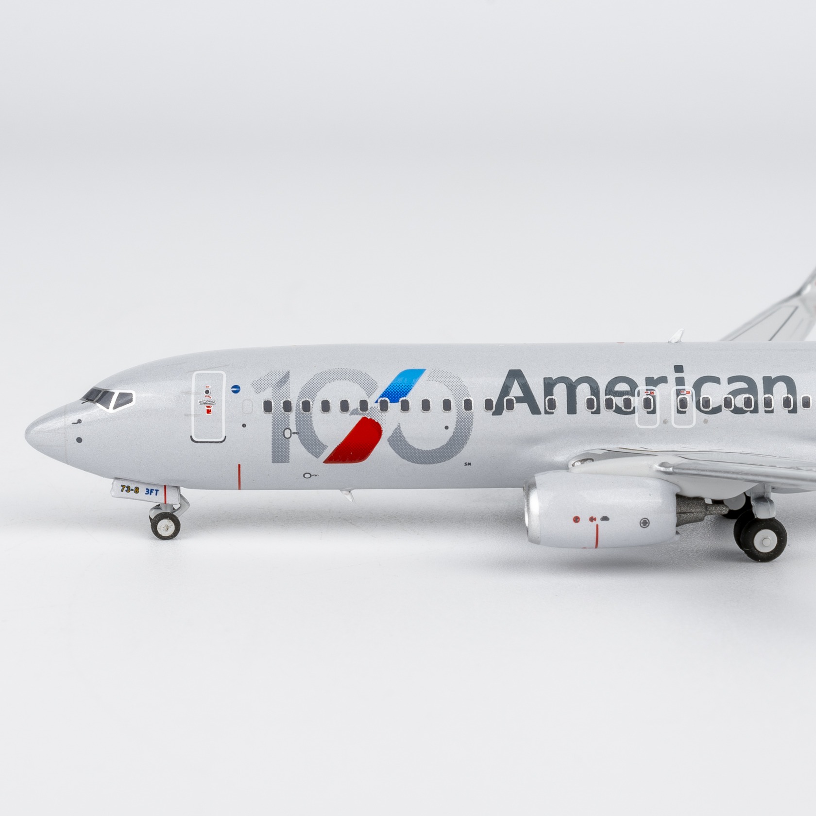 NG Models 1:400 American Airlines N840NN Boeing 737-800W - Image 3