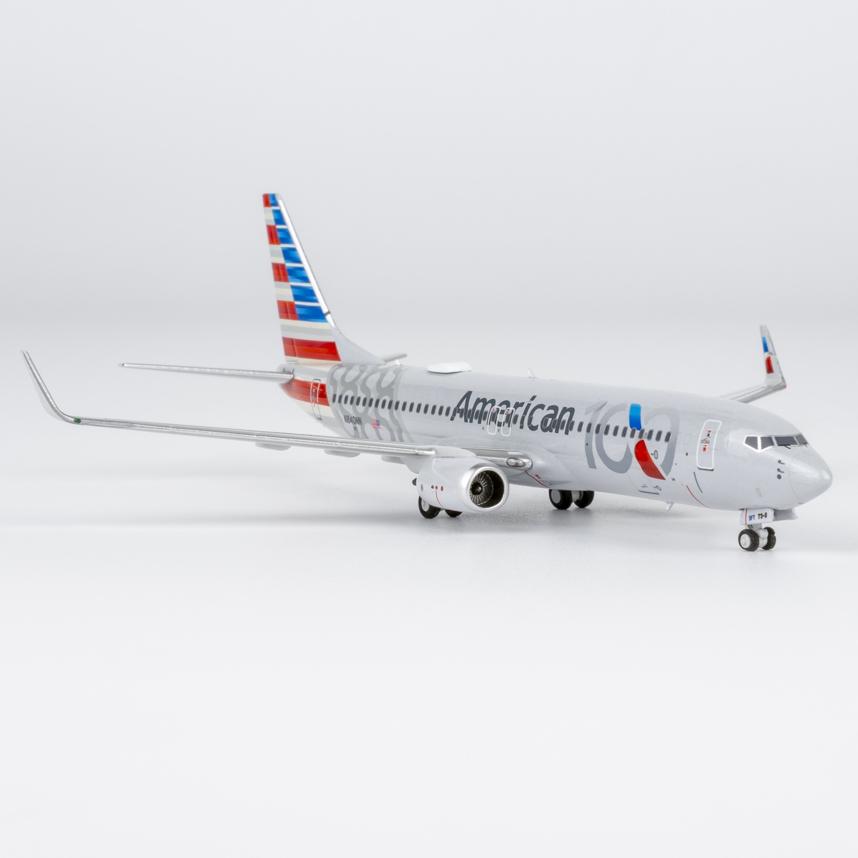NG Models 1:400 American Airlines N840NN Boeing 737-800W - Image 7