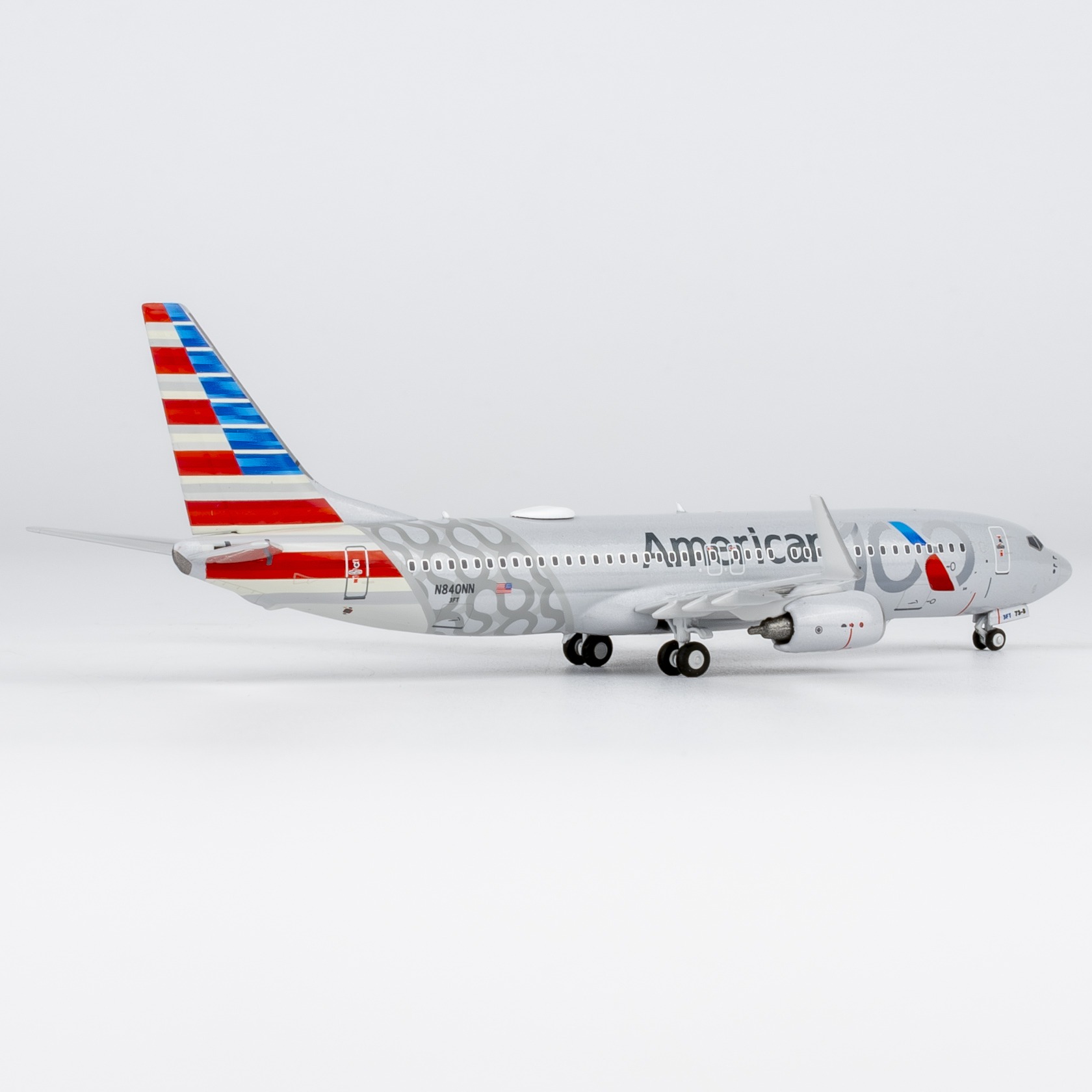 NG Models 1:400 American Airlines N840NN Boeing 737-800W - Image 8