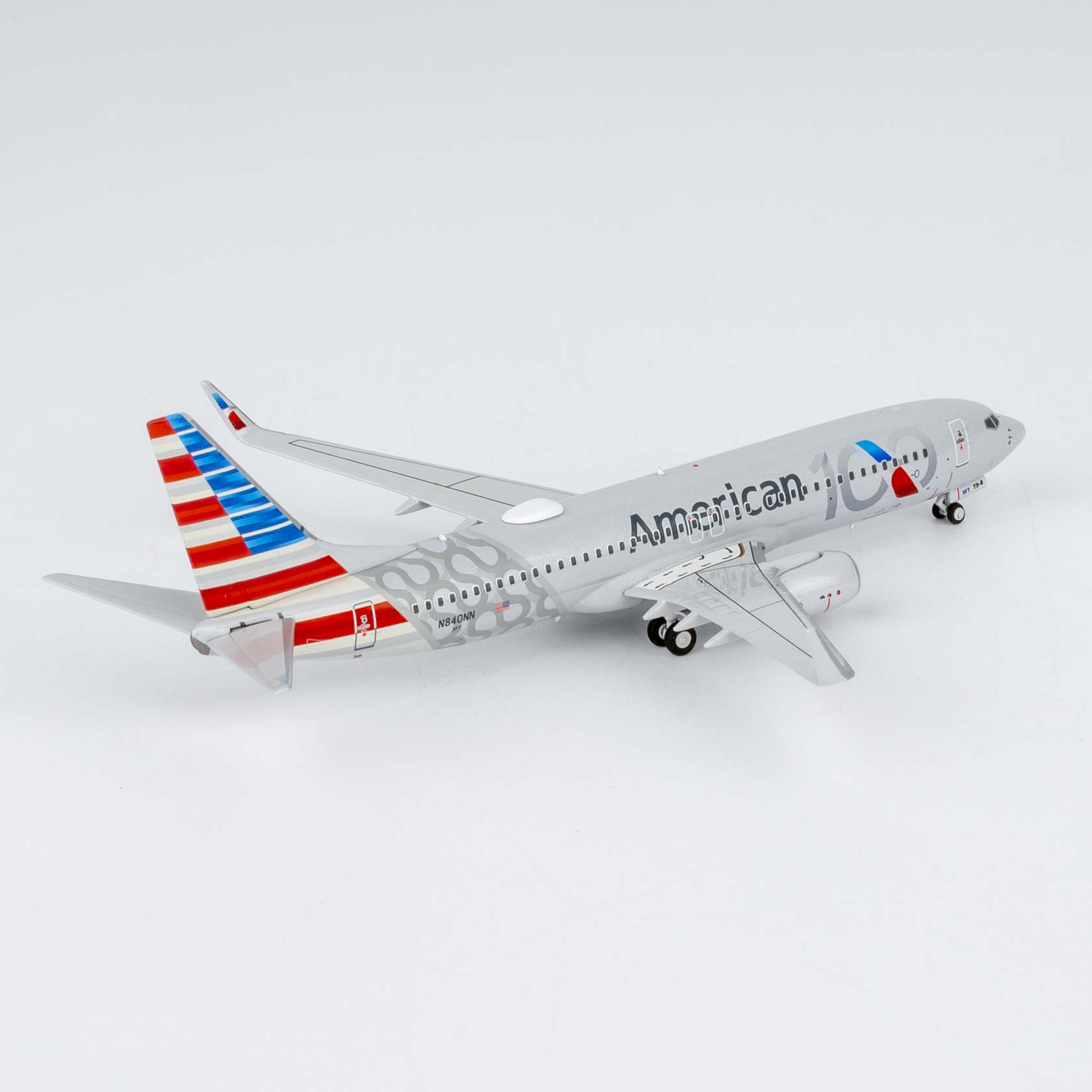 NG Models 1:400 American Airlines N840NN Boeing 737-800W - Image 9