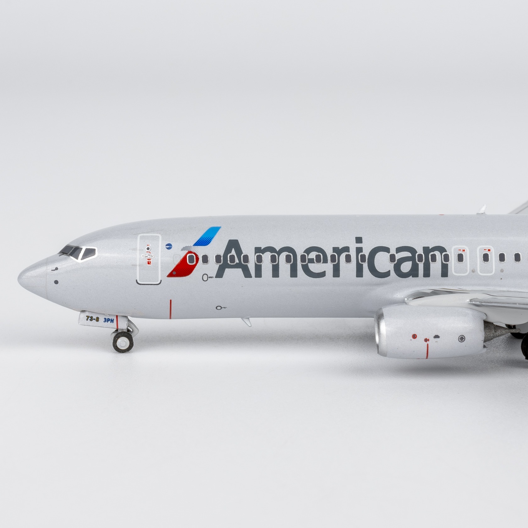 NG Models 1:400 American Airlines N335PH Boeing 737-800W - Image 3