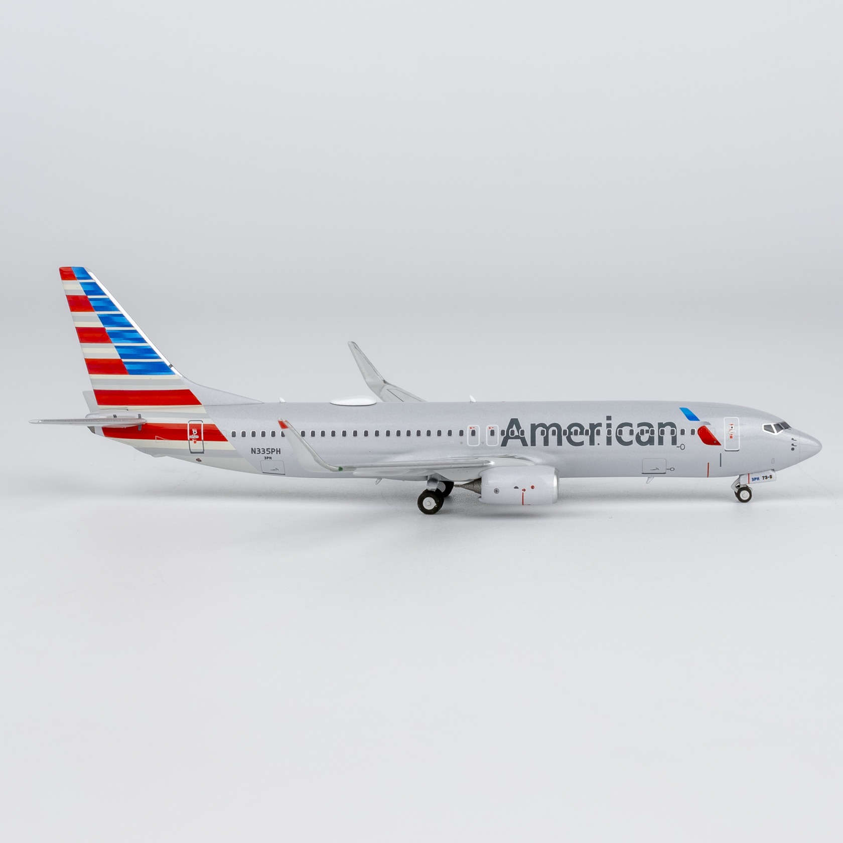 NG Models 1:400 American Airlines N335PH Boeing 737-800W - Image 6
