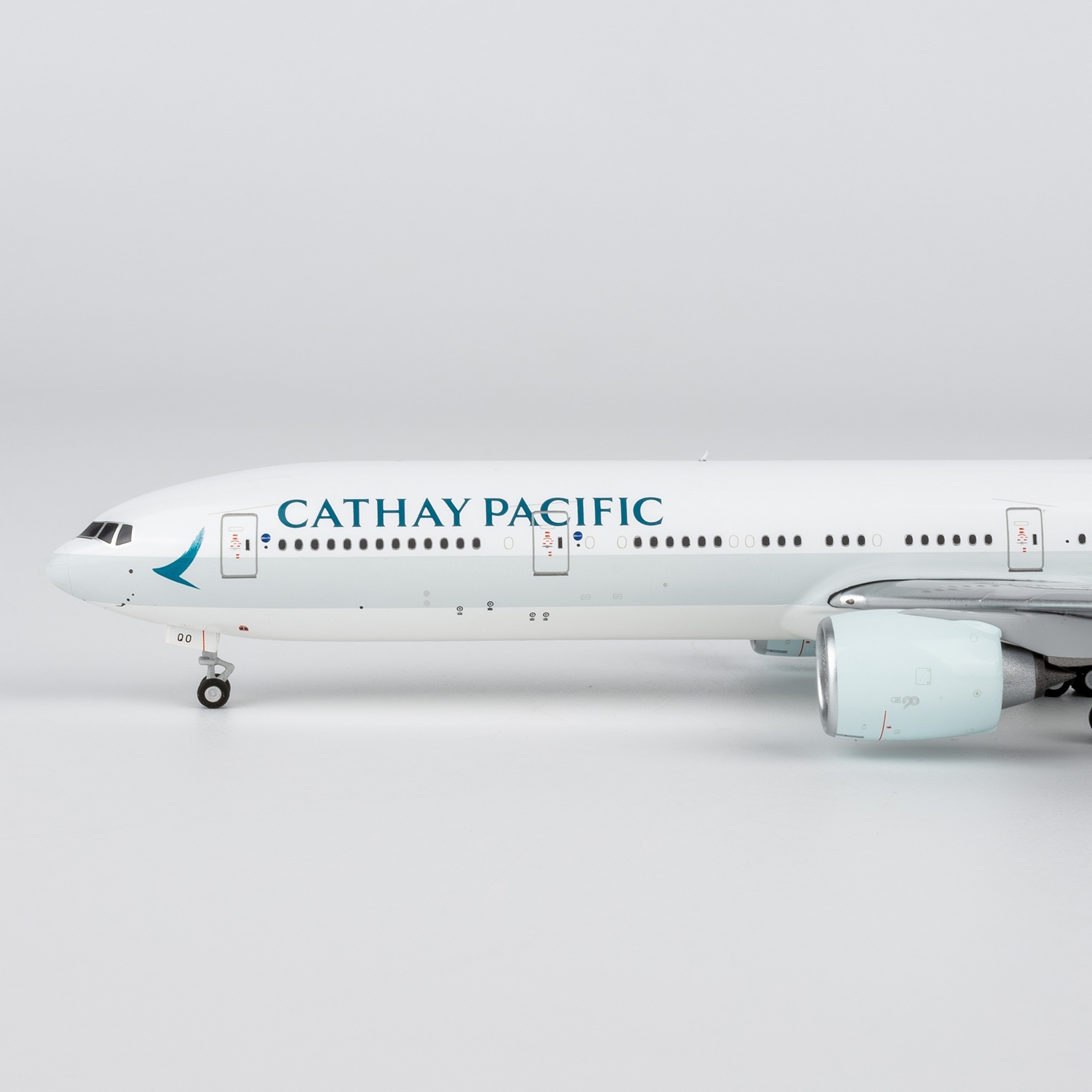 NG Models 1:400 Cathay Pacific Airways B-KQO Boeing 777-300 - Image 3