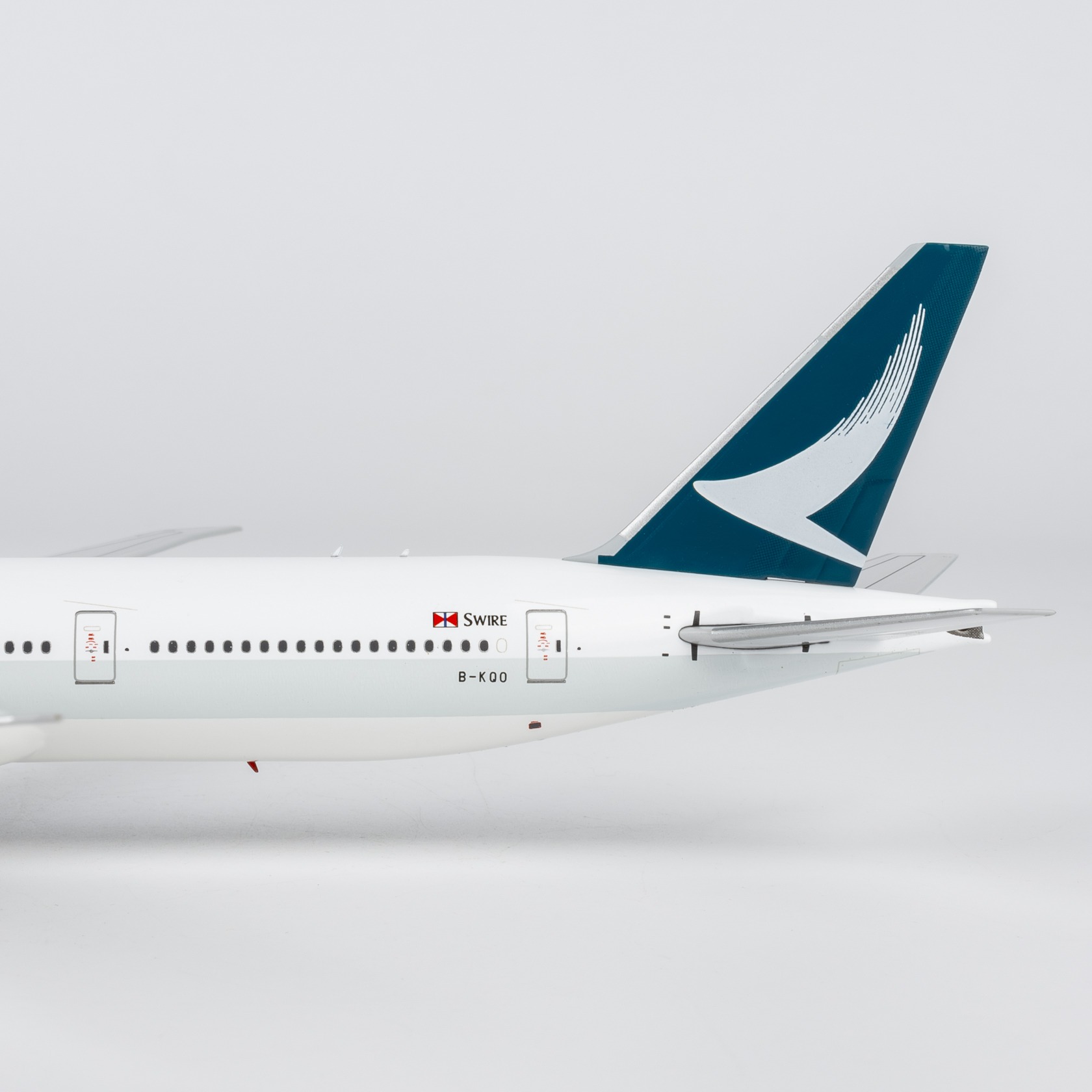 NG Models 1:400 Cathay Pacific Airways B-KQO Boeing 777-300 - Image 4