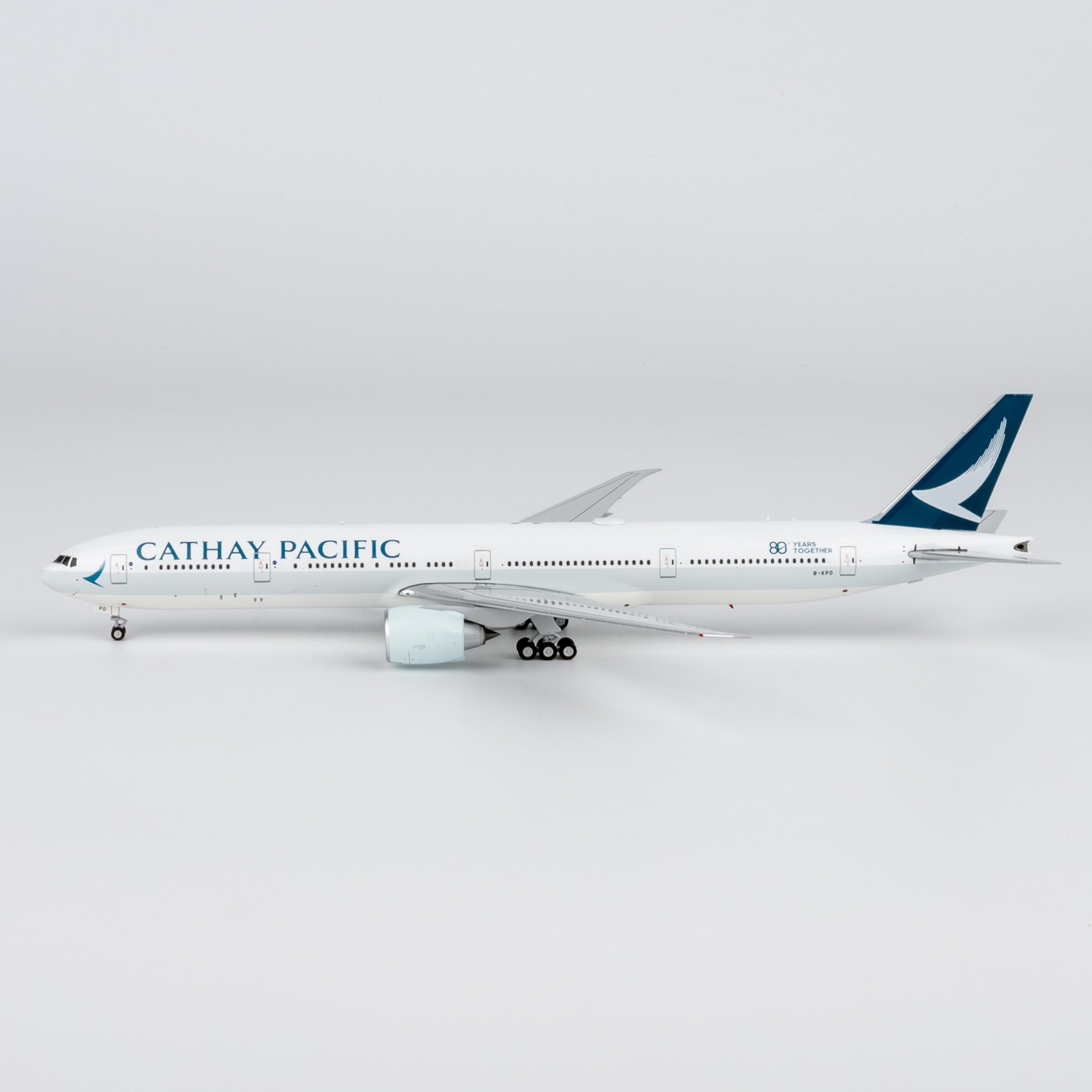 NG Models 1:400 Cathay Pacific Airways B-KPO Boeing 777-300 - Image 2