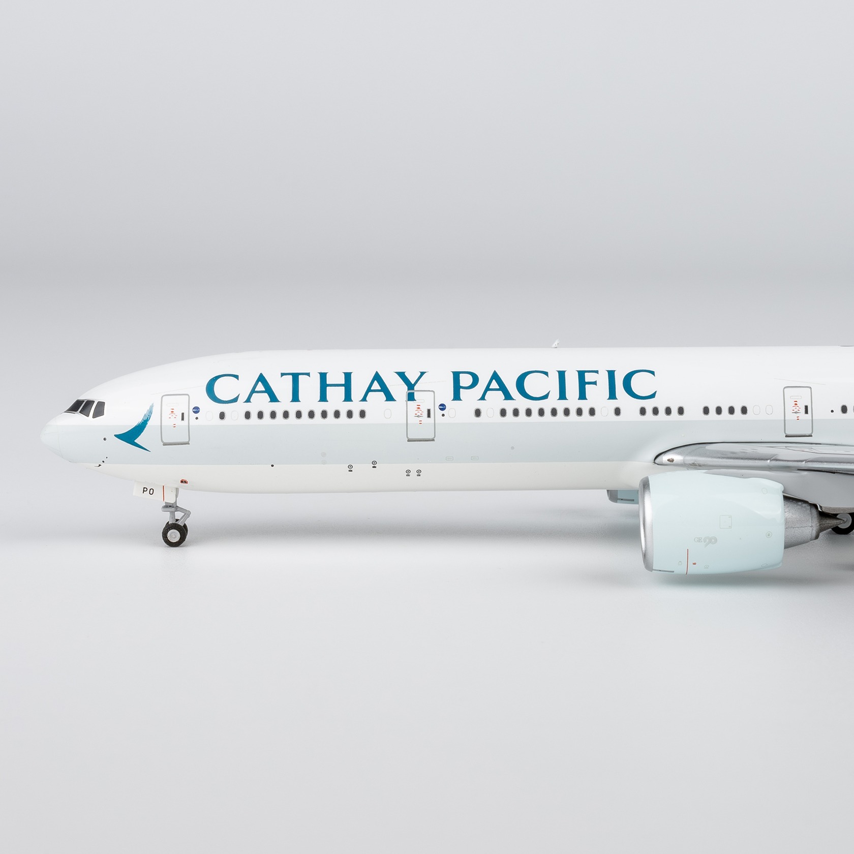 NG Models 1:400 Cathay Pacific Airways B-KPO Boeing 777-300 - Image 3