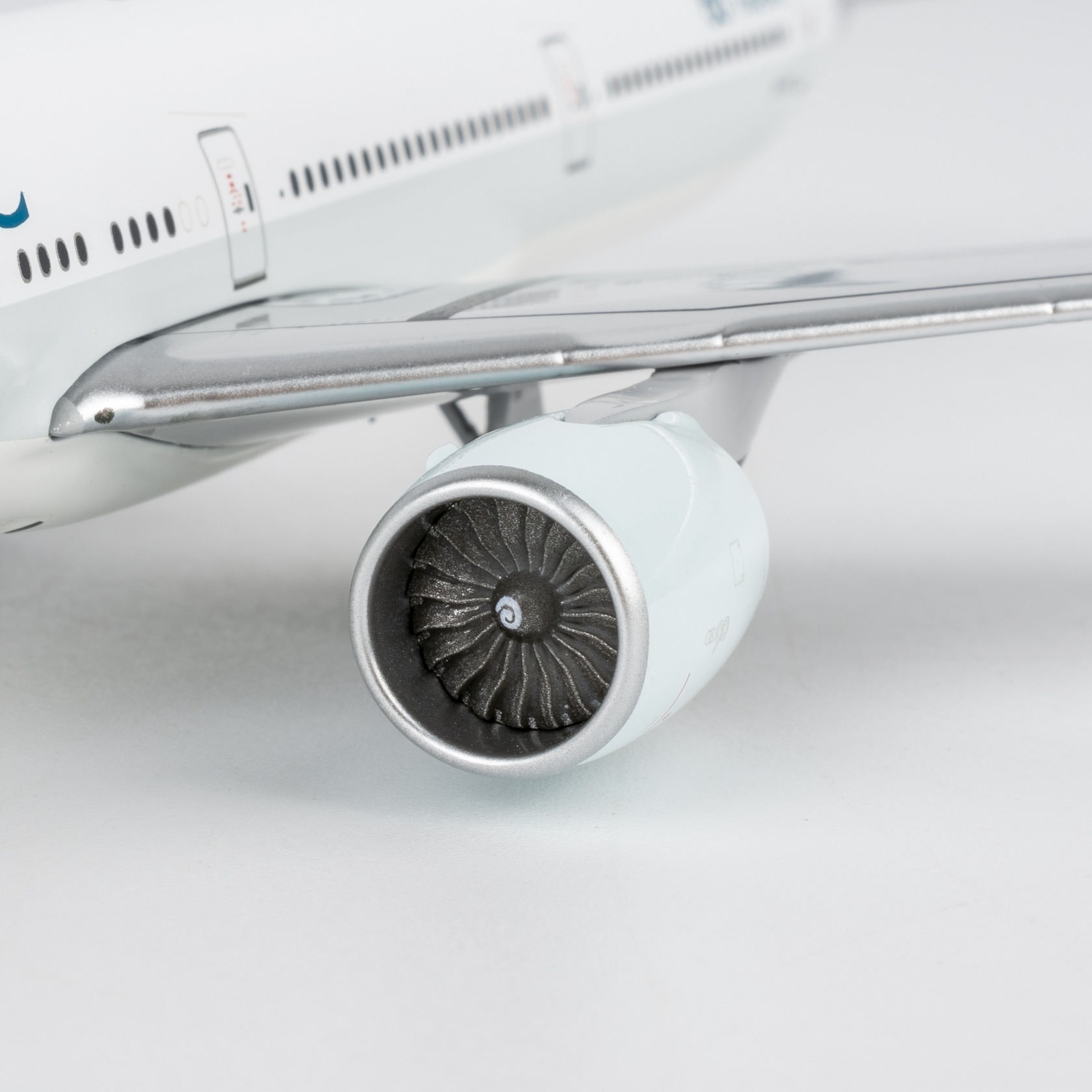 NG Models 1:400 Cathay Pacific Airways B-KPO Boeing 777-300 - Image 9