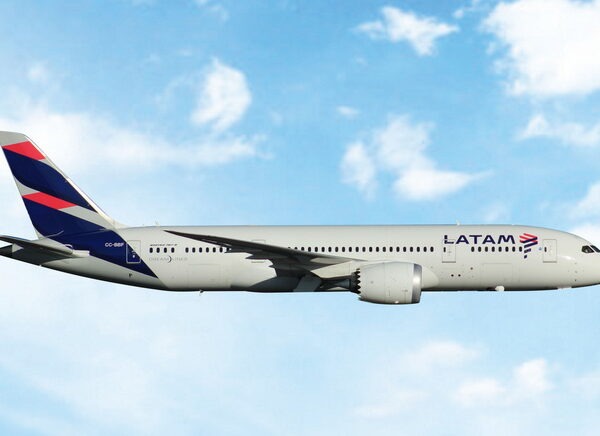 Phoenix 1:400 LATAM Airlines CC-BBF Boeing 787-8 *** PRE-ORDER - DUE OCTOBER / NOVEMBER 2026 ***