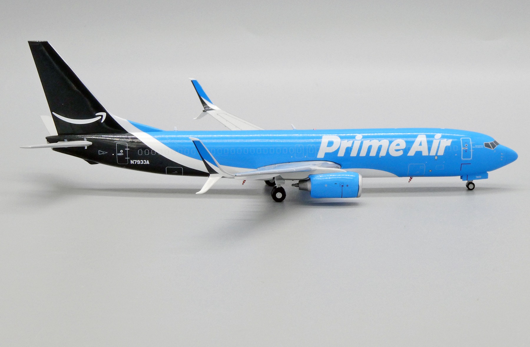 JC Wings 1:200 Amazon Prime Air N7933A Boeing 737-800SW - Image 3
