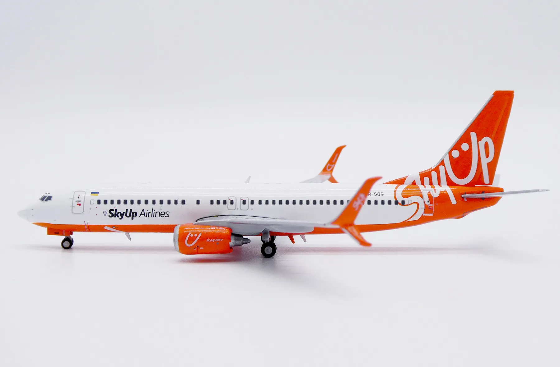 JC Wings 1:400 SkyUp Airlines UR-SQG Boeing 737-800SW