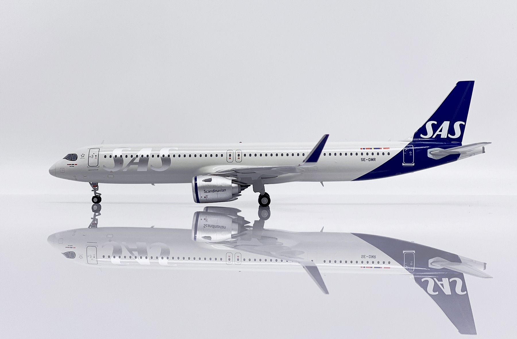 JC Wings 1:200 SAS Scandinavian Airlines SE-DMR Airbus A321-Neo - Image 2