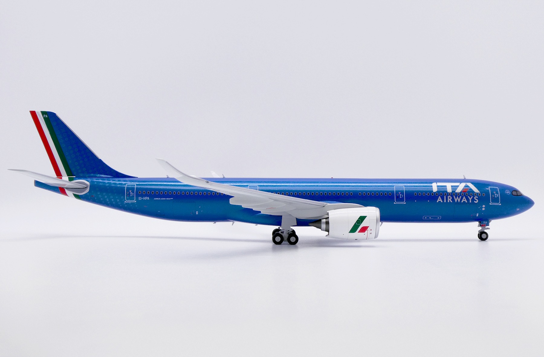 JC Wings 1:200 ITA Airways EI-HPA Airbus A340-900 - Image 4