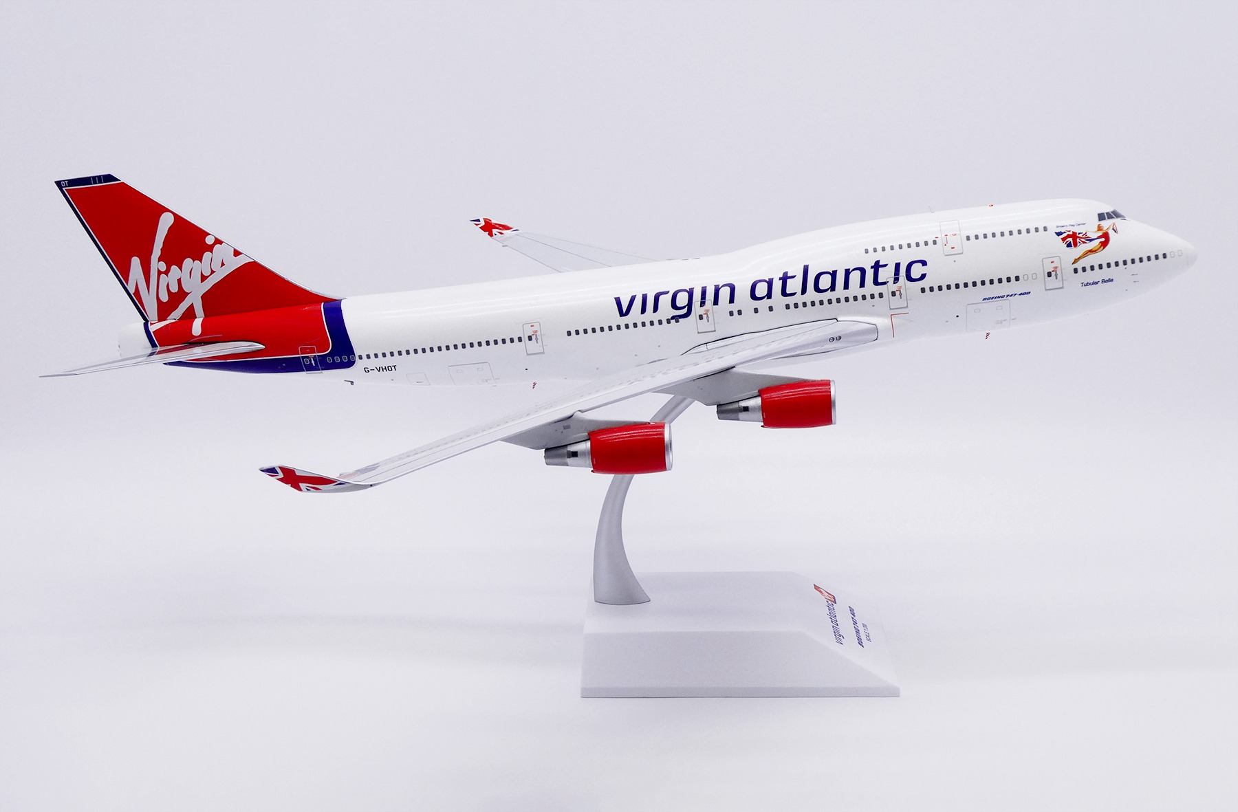 JC Wings 1:200 Virgin Atlantic Airways G-VHOT Boeing 747-400 - Image 3