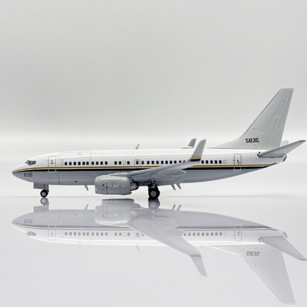 JC Wings 1:400 United States Navy 165835 Boeing 737-700 / C-40A