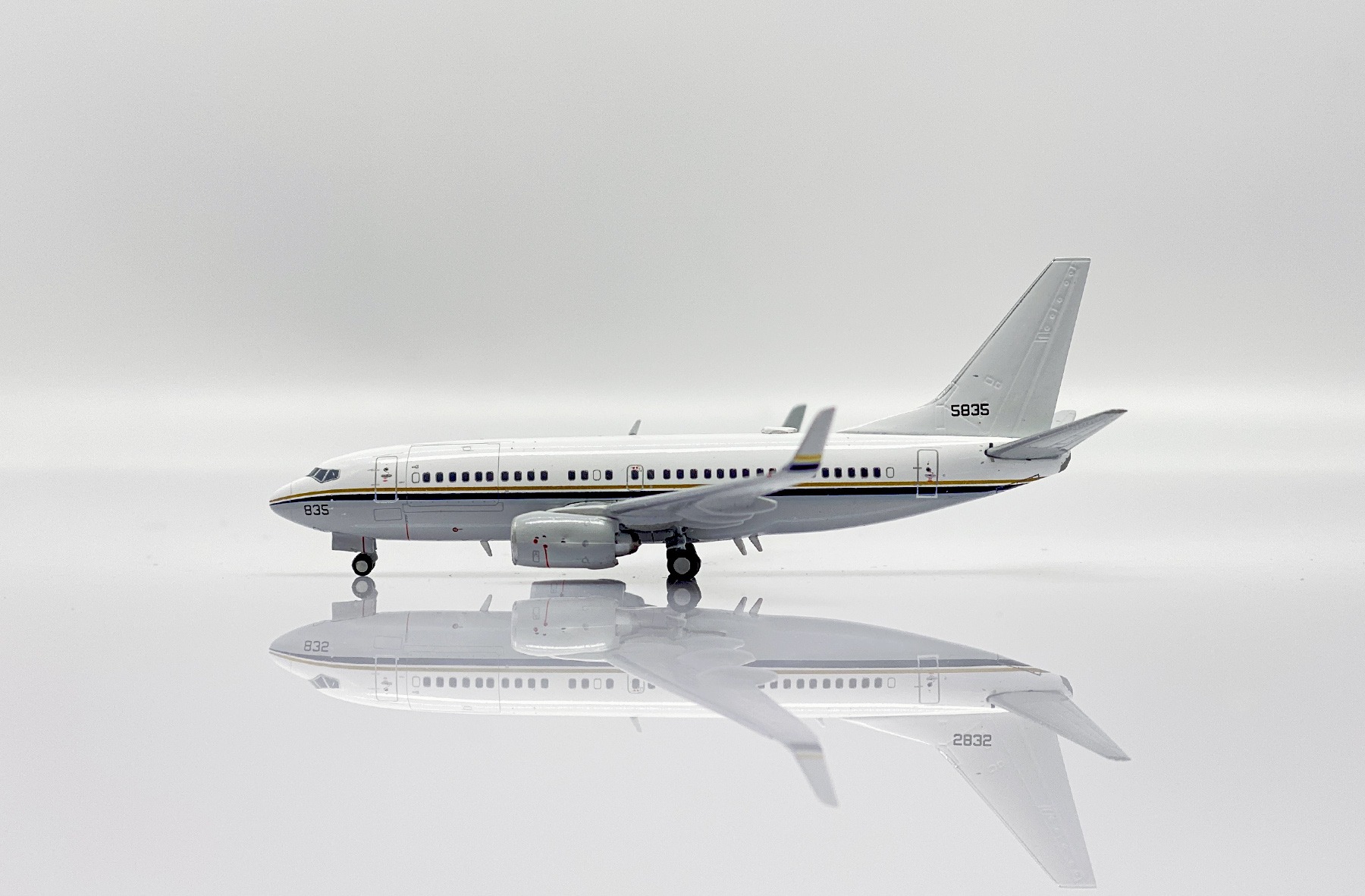 JC Wings 1:400 United States Navy 165835 Boeing 737-700 / C-40A