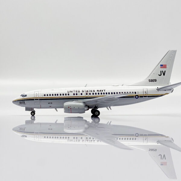 JC Wings 1:400 United States Navy 165829 Boeing 737-700 / C-40A