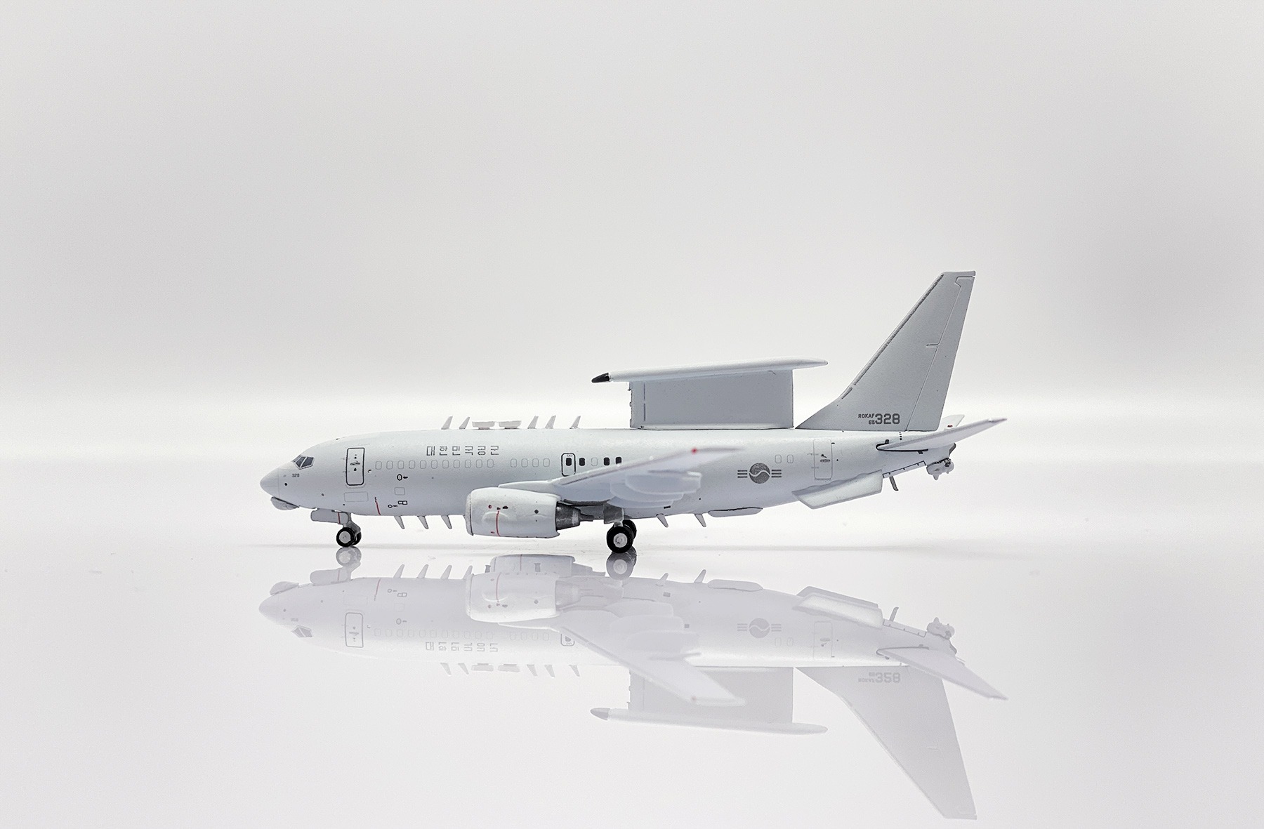 JC Wings 1:400 South Korea Air Force 65-328 Boeing 737-700 / E-7A - Image 2