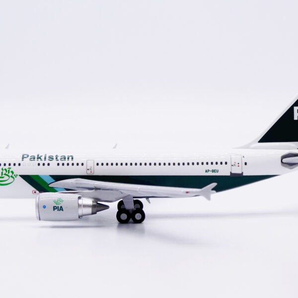 JC Wings 1:400 PIA Pakistan International Airlines AP-BEU Airbus A310-300