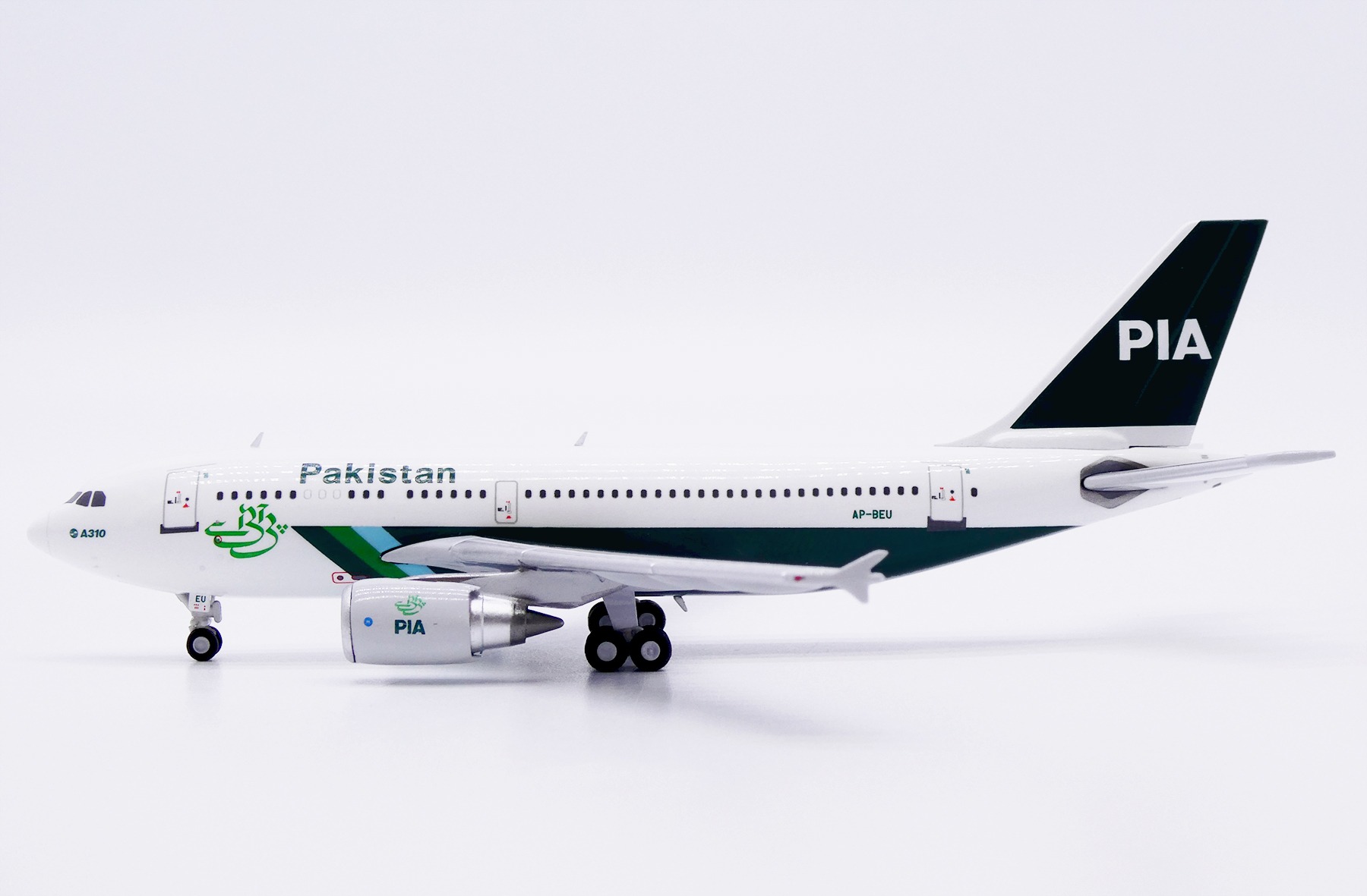 JC Wings 1:400 PIA Pakistan International Airlines AP-BEU Airbus A310-300