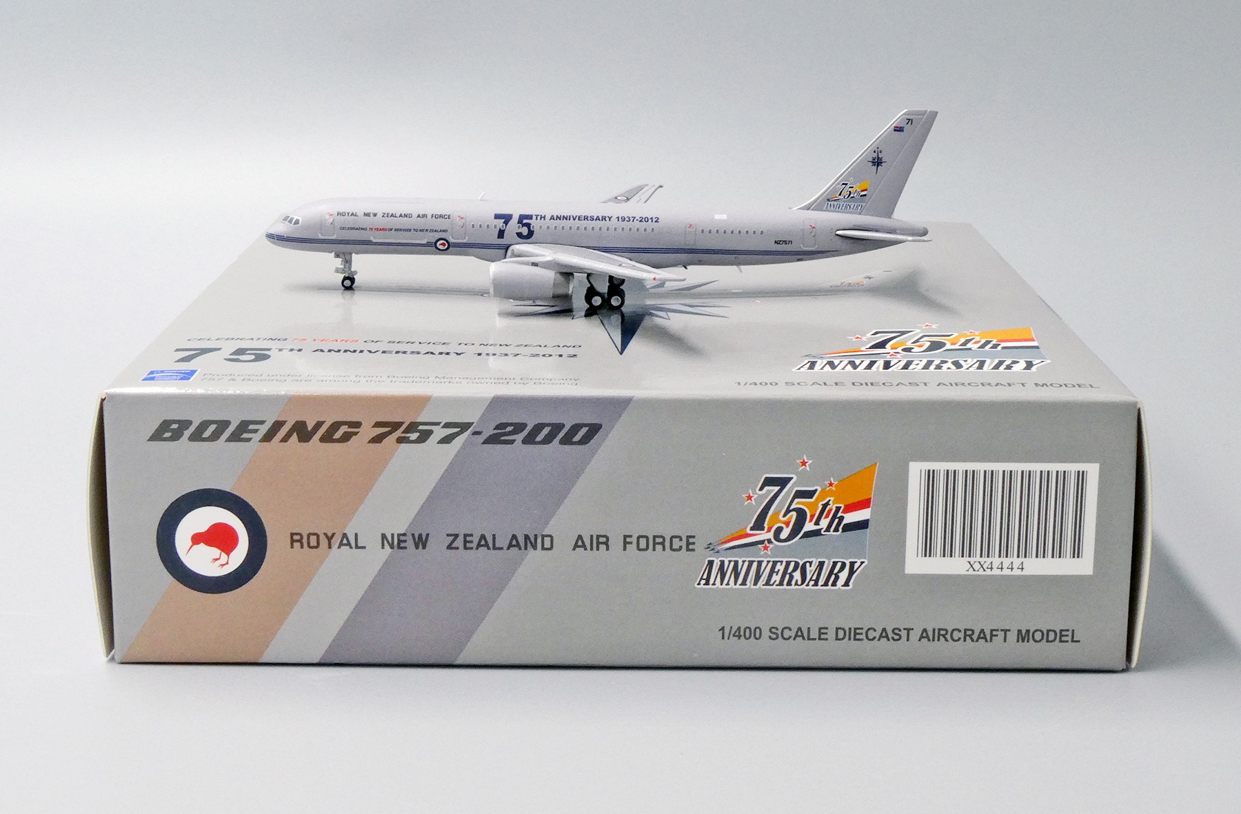 JC Wings 1:400 Royal New Zealand Air Force NZ7571 Boeing 757-200