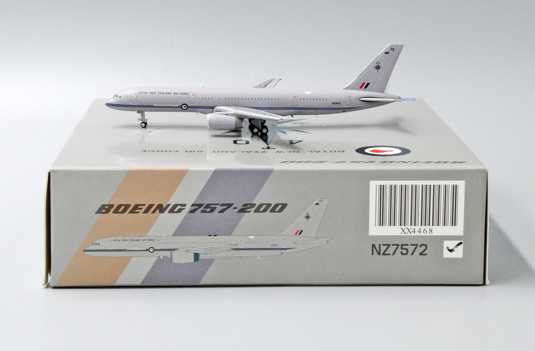 JC Wings 1:400 Royal New Zealand Air Force NZ7572 Boeing 757-200