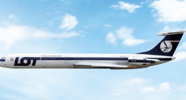 Phoenix 1:400 LOT Polish Airlines SP-LAE Ilyushin IL-62  *** PRE-ORDER - DUE DECEMBER 26 / JANUARY 27 ***