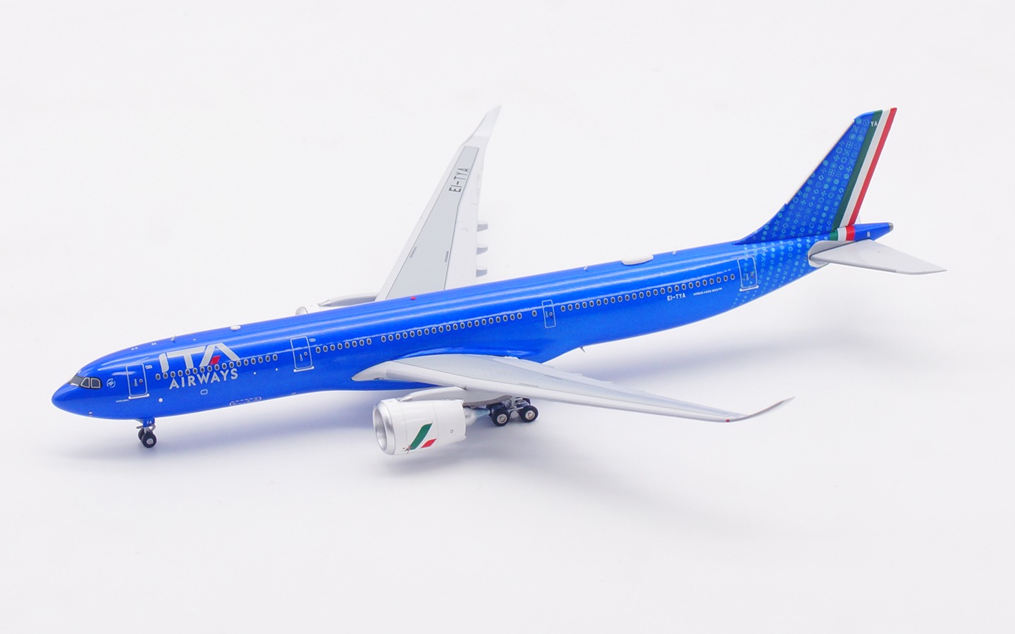 Aviation 400 1:400 ITA Airways EI-TYA Airbus A330-900 - Image 4
