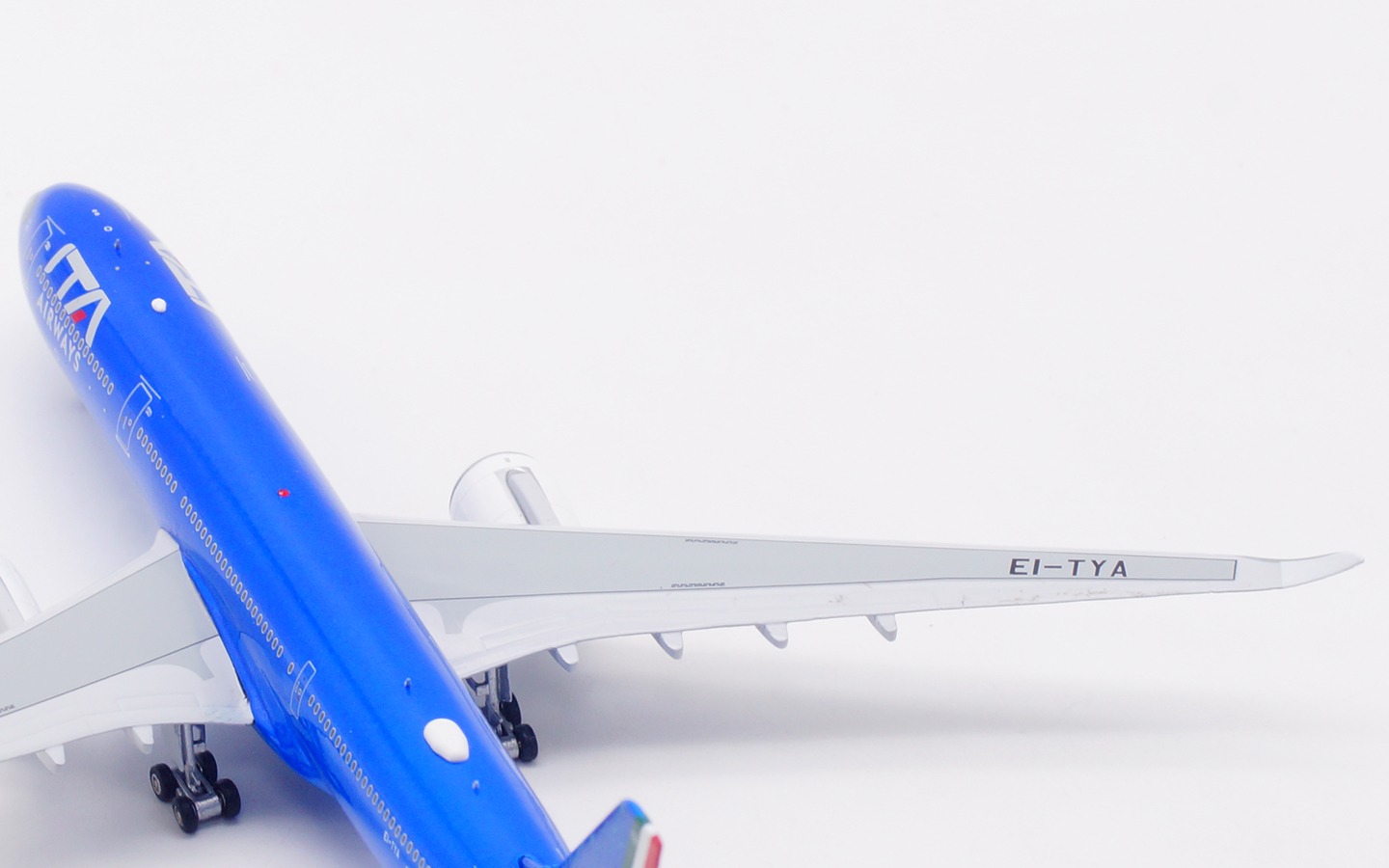 Aviation 400 1:400 ITA Airways EI-TYA Airbus A330-900 - Image 5