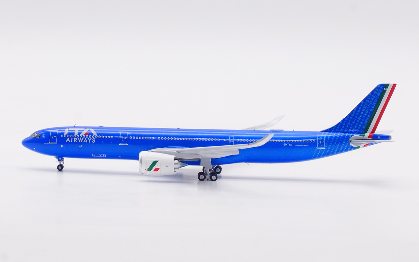 Aviation 400 1:400 ITA Airways EI-TYA Airbus A330-900 - Image 8