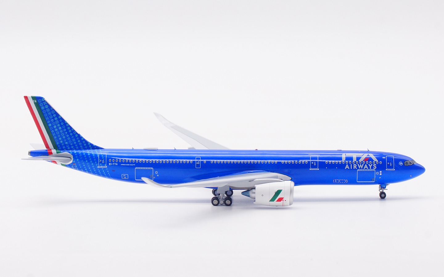 Aviation 400 1:400 ITA Airways EI-TYA Airbus A330-900 - Image 9