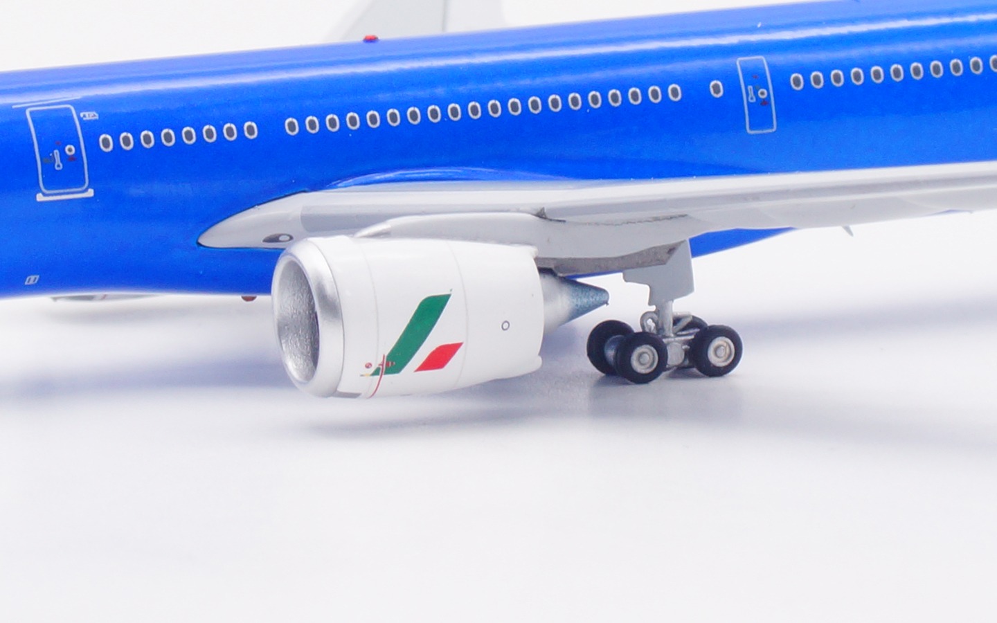 Aviation 400 1:400 ITA Airways EI-TYA Airbus A330-900 - Image 10
