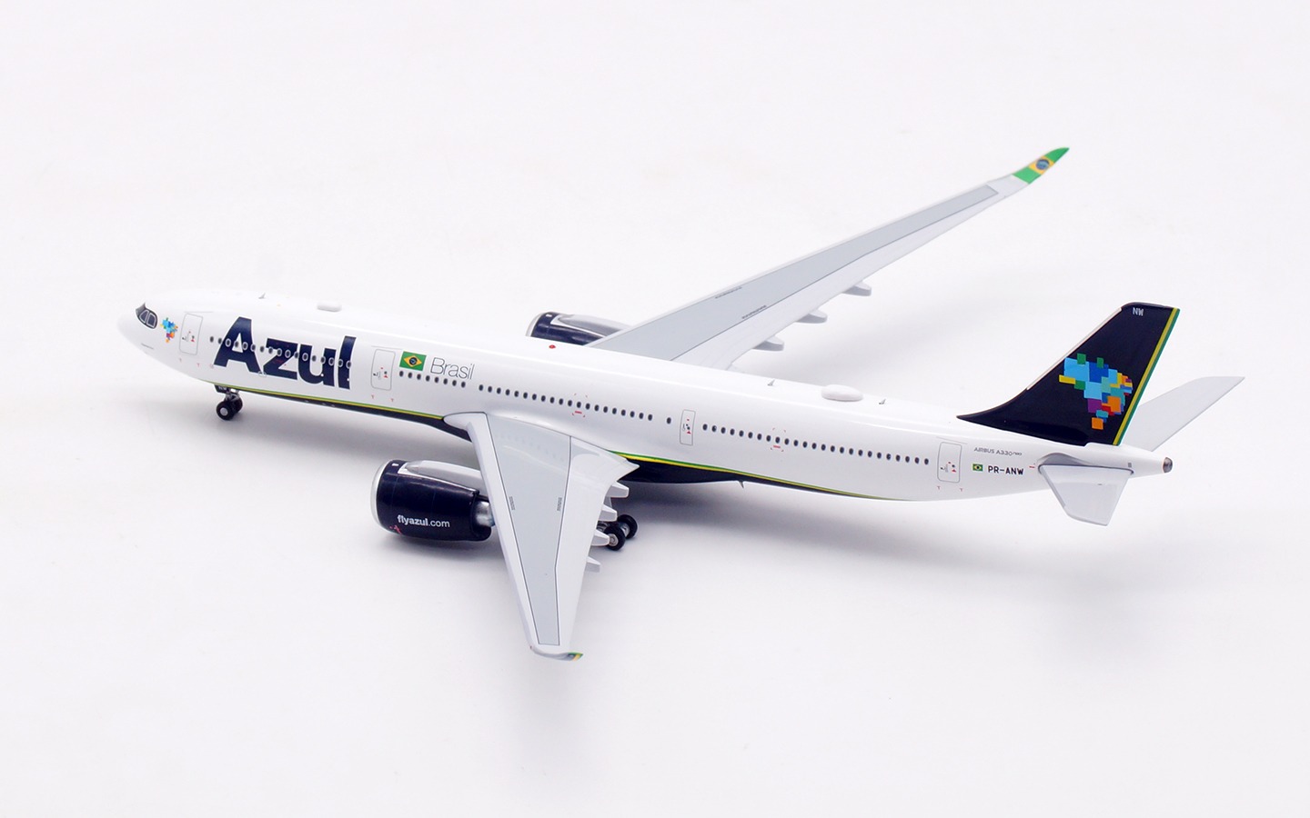 Aviation 400 1:400 AZUL PR-ANW Airbus A330-900 - Image 2