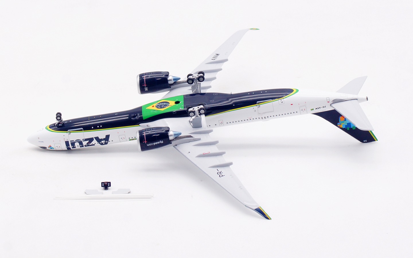 Aviation 400 1:400 AZUL PR-ANW Airbus A330-900 - Image 6