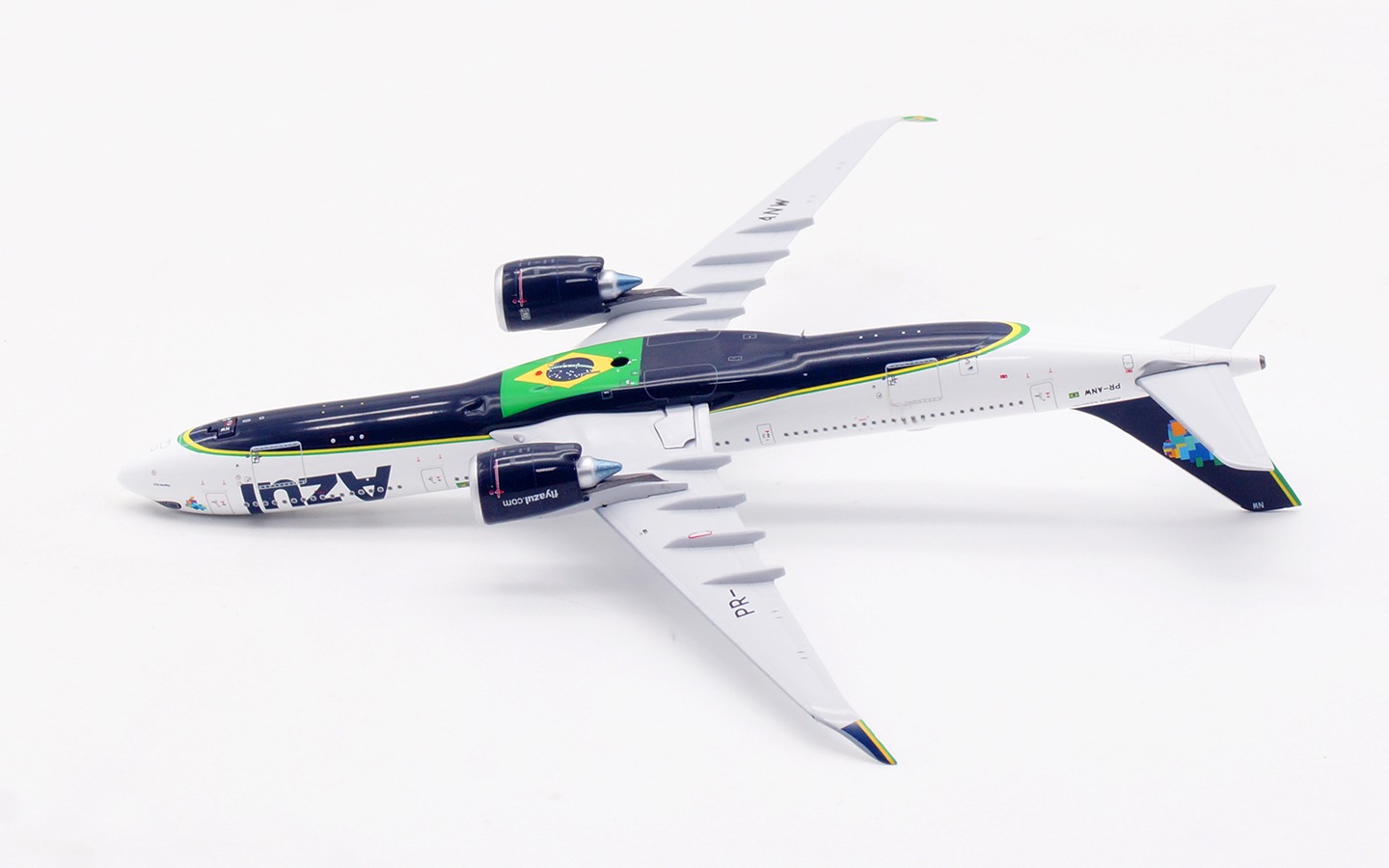 Aviation 400 1:400 AZUL PR-ANW Airbus A330-900 - Image 7