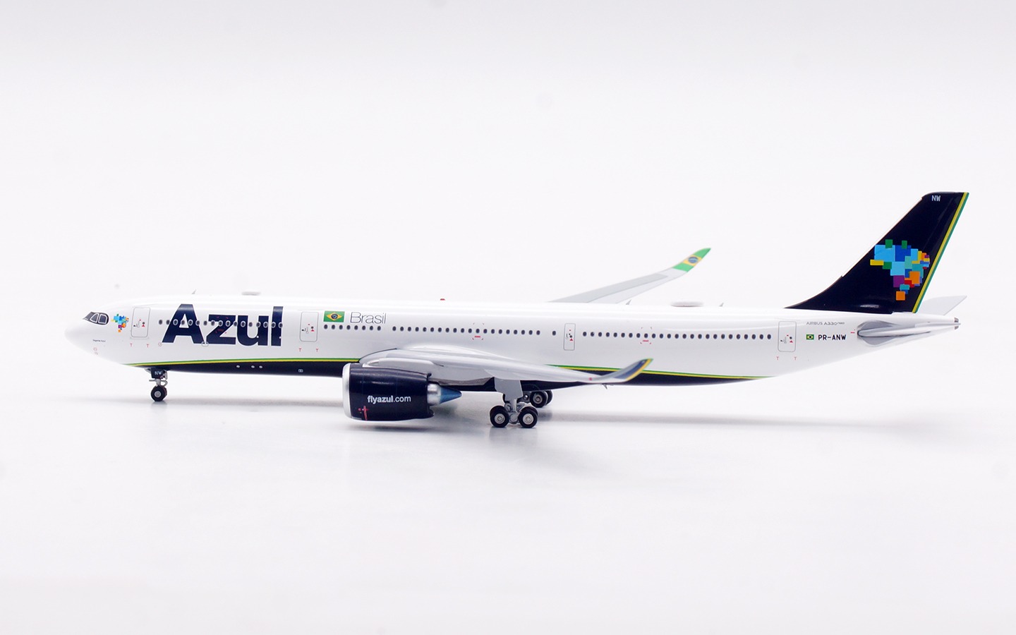 Aviation 400 1:400 AZUL PR-ANW Airbus A330-900 - Image 8