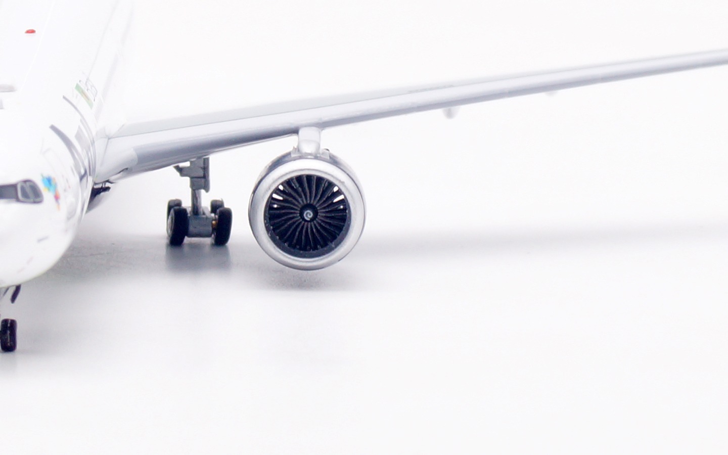 Aviation 400 1:400 AZUL PR-ANW Airbus A330-900 - Image 13