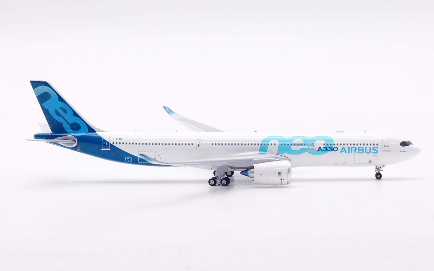 Aviation 400 1:400 Airbus Industries F-WTTN Airbus A330-900 - Image 11