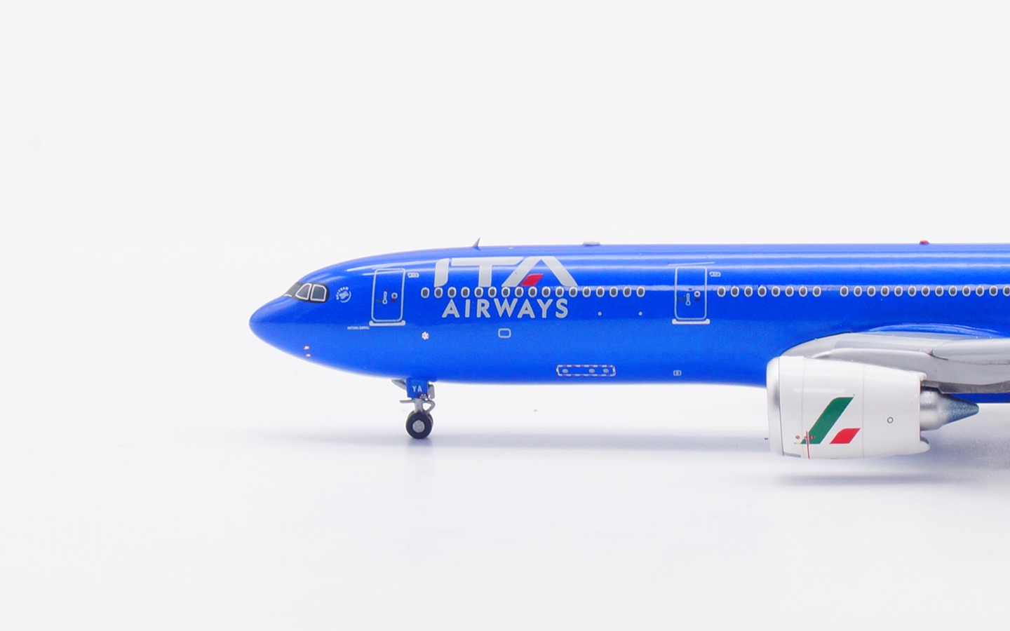 Aviation 400 1:400 ITA Airways EI-TYA Airbus A330-900 - Image 12