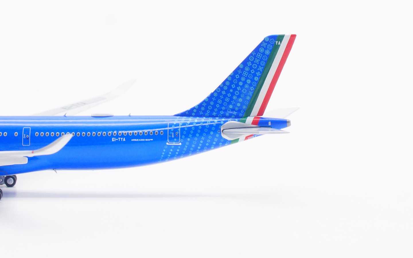Aviation 400 1:400 ITA Airways EI-TYA Airbus A330-900 - Image 13