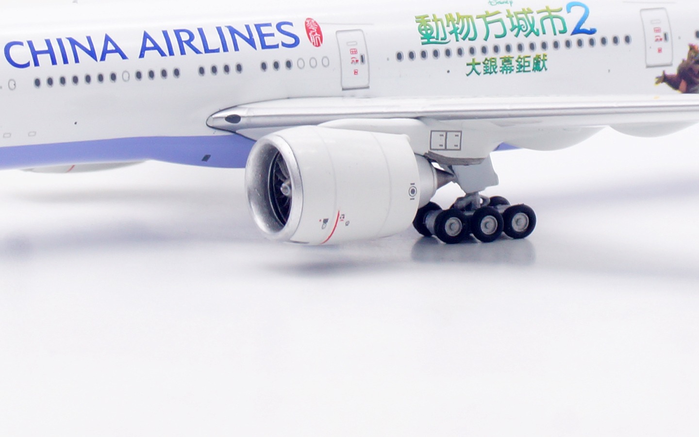 Aviation 400 1:400 China Airlines B-18055 Boeing 777-300 - Image 12