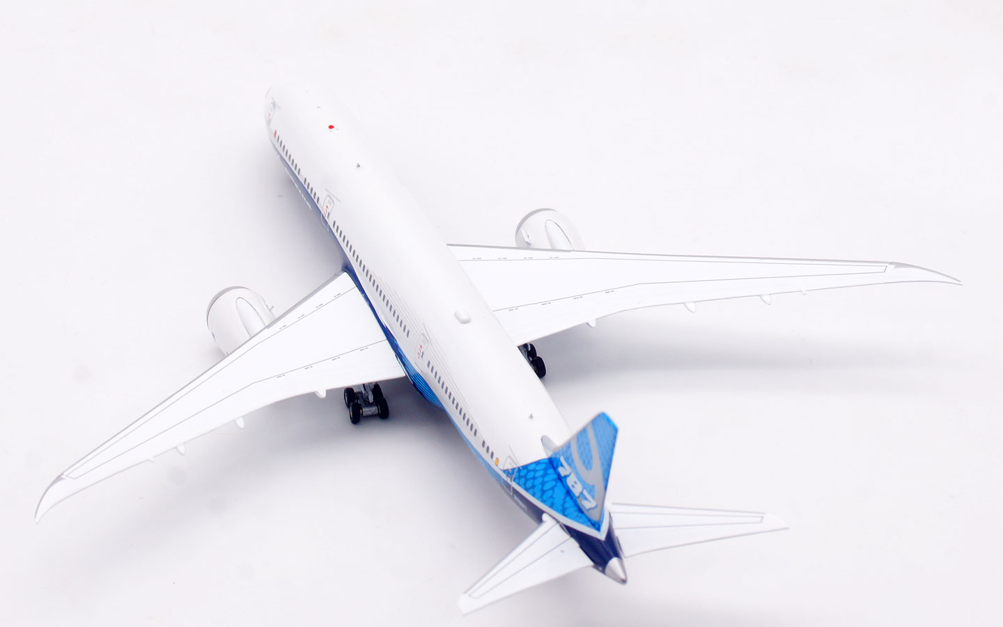 Aviation 400 1:400 Boeing Aircraft Company N789FT Boeing 787-9 - Image 5