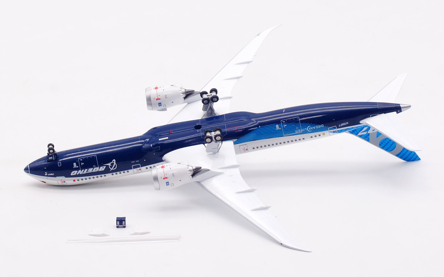 Aviation 400 1:400 Boeing Aircraft Company N789FT Boeing 787-9 - Image 6