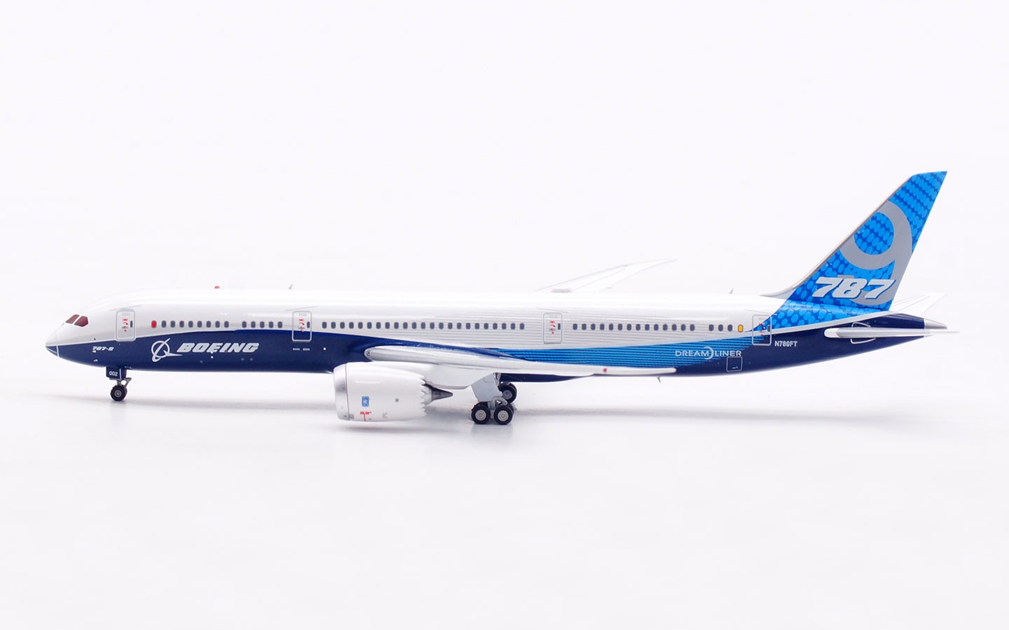 Aviation 400 1:400 Boeing Aircraft Company N789FT Boeing 787-9 - Image 8